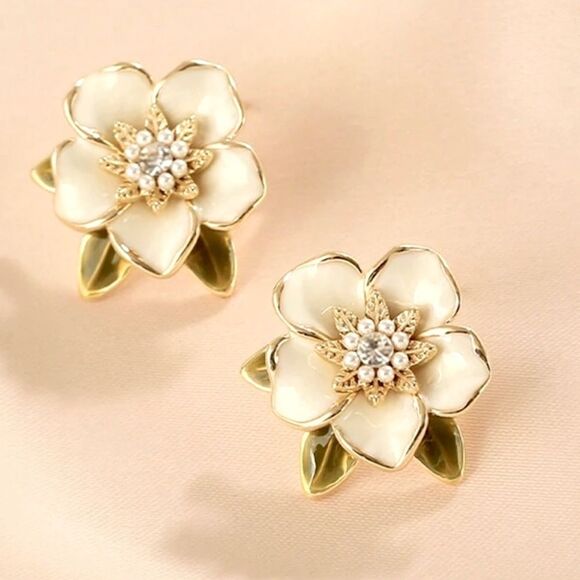 SALE 18k Stamped Gold Filled Vintage Hawthorn Flower Stud Earrings - Picture 2 of 7